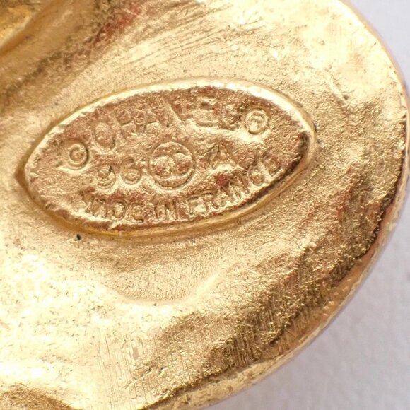 CHANEL CC Logo Flower Button Earrings 96 A Clip-On Gold-Plated Vintage 76RF532 - Picture 9 of 10